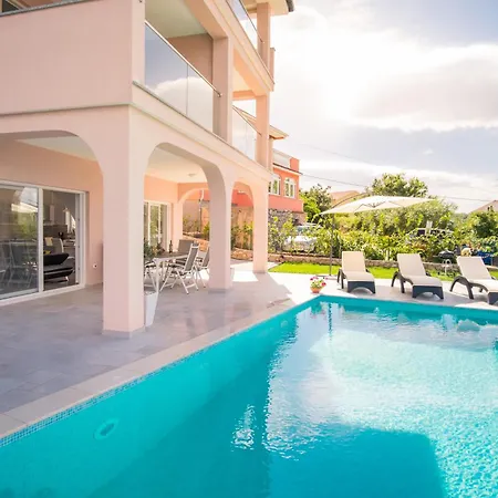 With A Private Pool, Enchanting View, - By Traveler Tourist Agency Id 2122