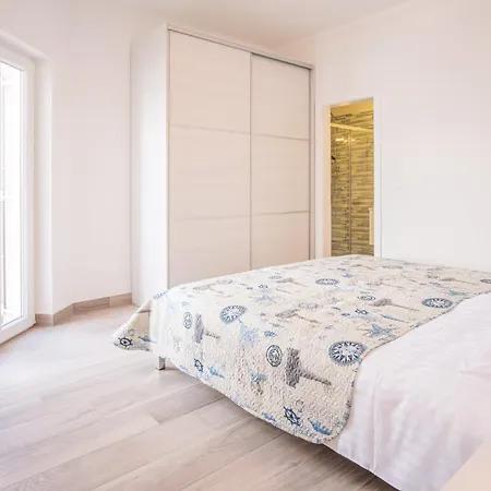 With A Private Pool, Enchanting View, - By Traveler Tourist Agency Id 2122 Apartmán Vrbnik (Primorje-Gorski Kotar)
