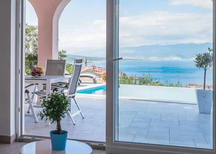 With A Private Pool, Enchanting View, - By Traveler Tourist Agency Id 2122 公寓