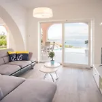 With A Private Pool, Enchanting View, - By Traveler Tourist Agency Id 2122 아파트 비르브닉