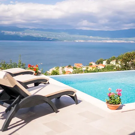 With A Private Pool, Enchanting View, - By Traveler Tourist Agency Id 2122 *