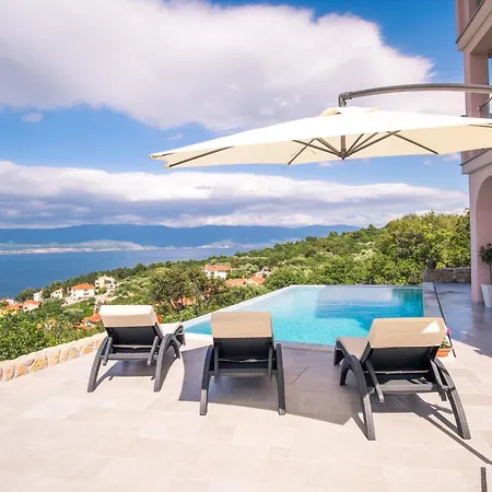 With A Private Pool, Enchanting View, - By Traveler Tourist Agency Id 2122 *