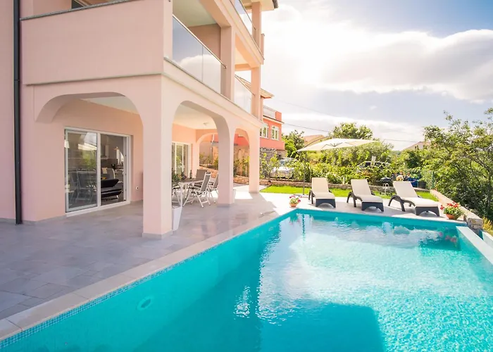 With A Private Pool, Enchanting View, - By Traveler Tourist Agency Id 2122