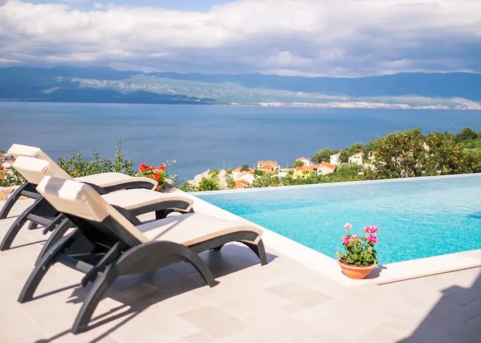 With A Private Pool, Enchanting View, - By Traveler Tourist Agency Id 2122 *